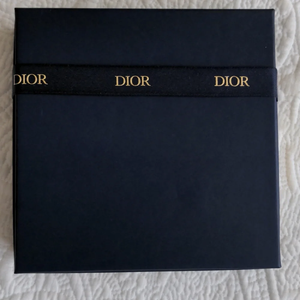 Dior Box + Ribbon - Picture 4 of 6